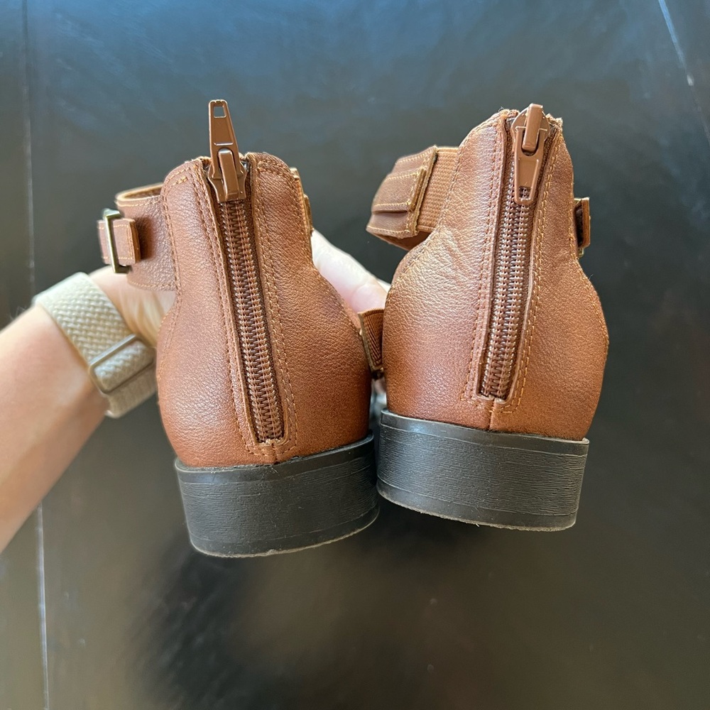Frye & Co. Brown Tallu Cognac back zip sandals - Picture 6 of 8